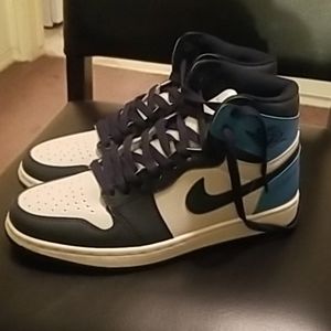 Jordan 1 Retro High Obsdian UNC